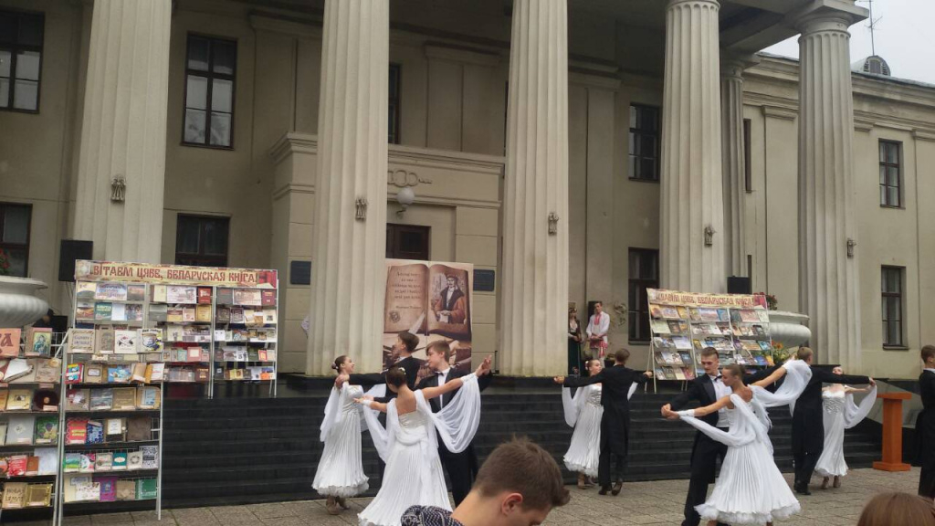 15 сентября в Гродно при поддержке Министерства информации  во второй раз пройдет фестиваль книги "Кнiжныя скарбы Беларусi ".
