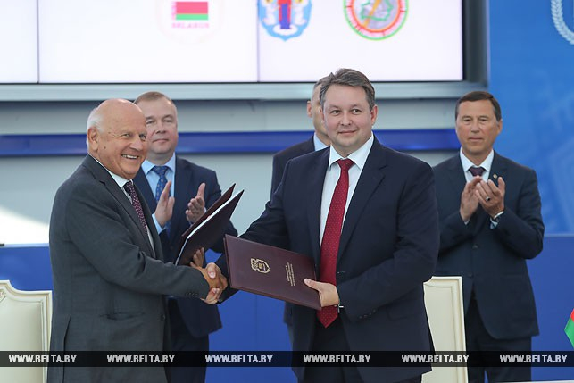 
  Минск
и ЕОК подписали контракт на проведение II Европейских игр в 2019 году  
 
