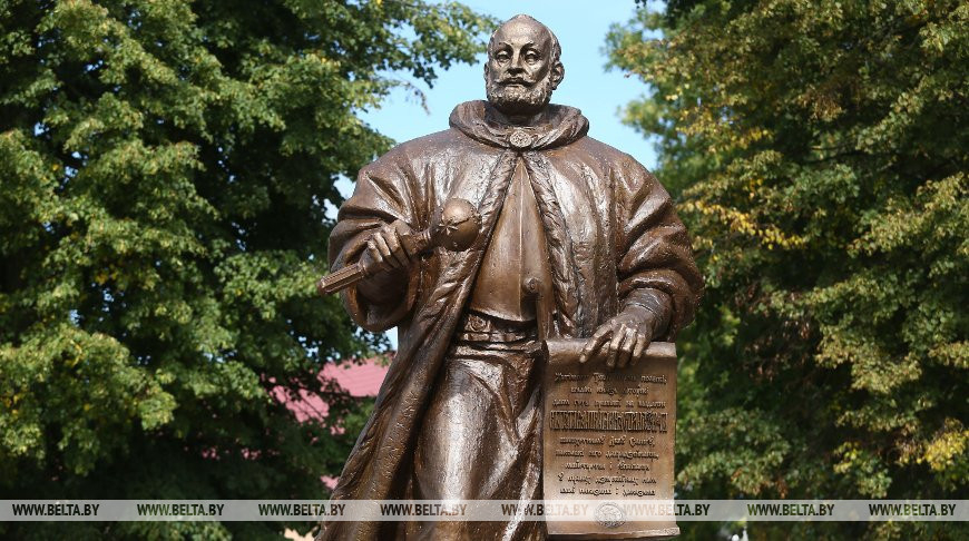 Памятник Льву Сапеге открыли в Слониме
