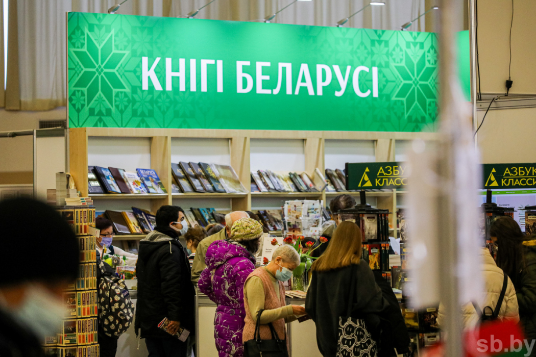 На минской книжной выставке прошла презентация книги, написанной на основе фронтовых дневников пулеметчика
