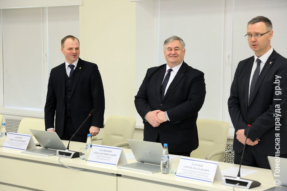 Міністр інфармацыі Аляксандр Карлюкевіч сустрэўся са студэнтамі і супрацоўнікамі ГДУ імя Ф. Скарыны
