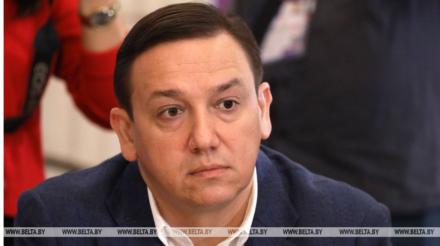 Владимир Перцов: круглый стол писателей позволяет обсудить литературные проблемы экспертным сообществом
