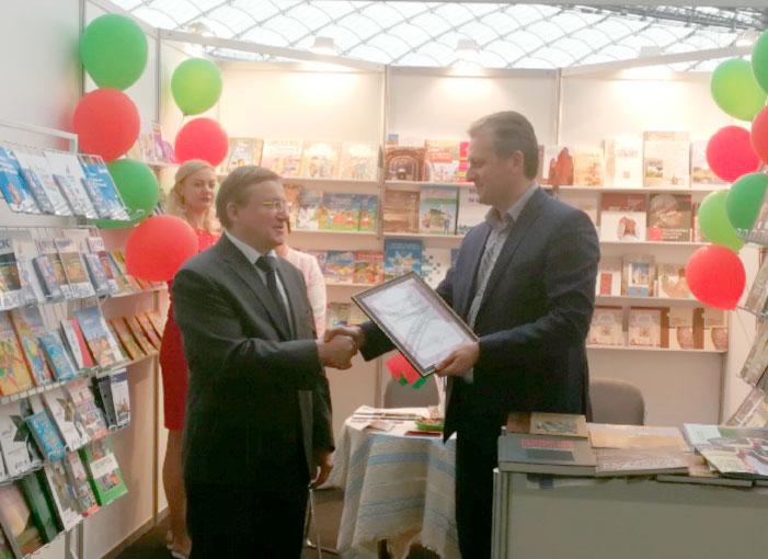 Белорусская делегация продолжает работу на Варшавской книжной выставке-ярмарке

