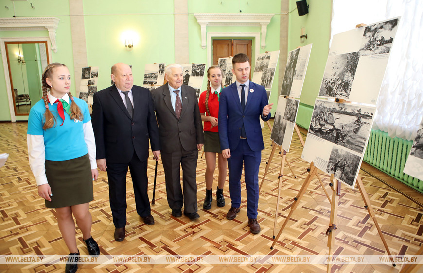 Фотовыставка БЕЛТА с уникальными кадрами военной хроники открылась в Гомеле
