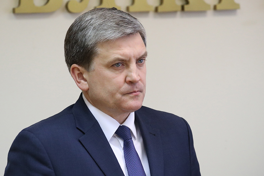 Мининформ проанализировал в июле около 2,7 тыс. статей, больше половины имели негативный характер

