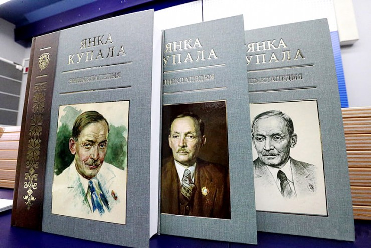 Энциклопедия о белорусском классике передана в дар музею Я.Купалы Татарстана
