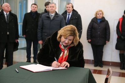 
  Министр информации Республики Беларусь выразила глубокие соболезнования родным и близким, коллегам погибших в авиакатастрофе 25 декабря 2016 года 
 
