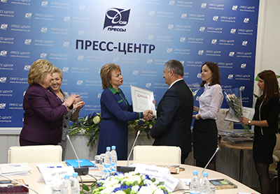 
  Подведены итоги республиканского творческого конкурса среди печатных и электронных средств массовой информации "Крепка семья – крепка держава"  
 
