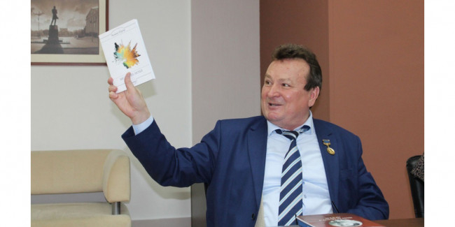 Валерий Тургай представил книгу Янки Купалы
