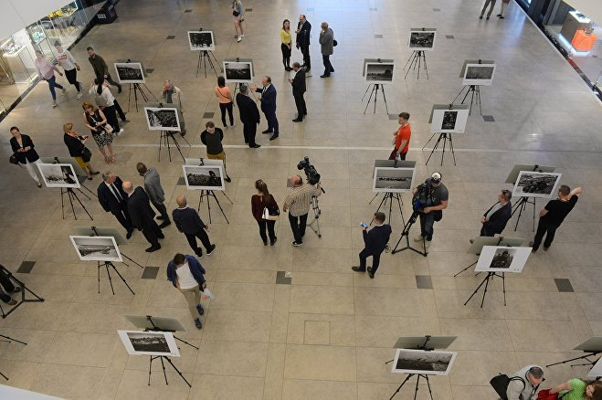 Фотовыставка "Война. Без комментариев" открылась в Минске
