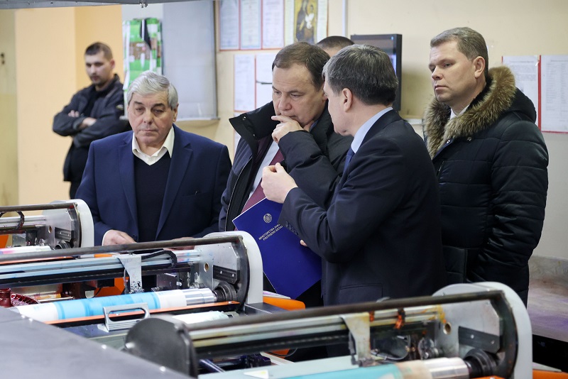 235182,01 Головченко посетил бобруйскую типографию.jpg